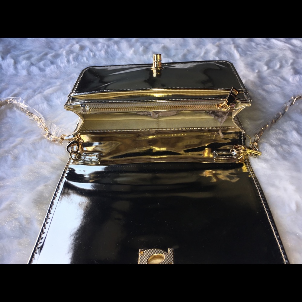 ⭐️ 🌼✨ Kylie Crossbody Metallic Gold Chain Clutch - Picture 8 of 8